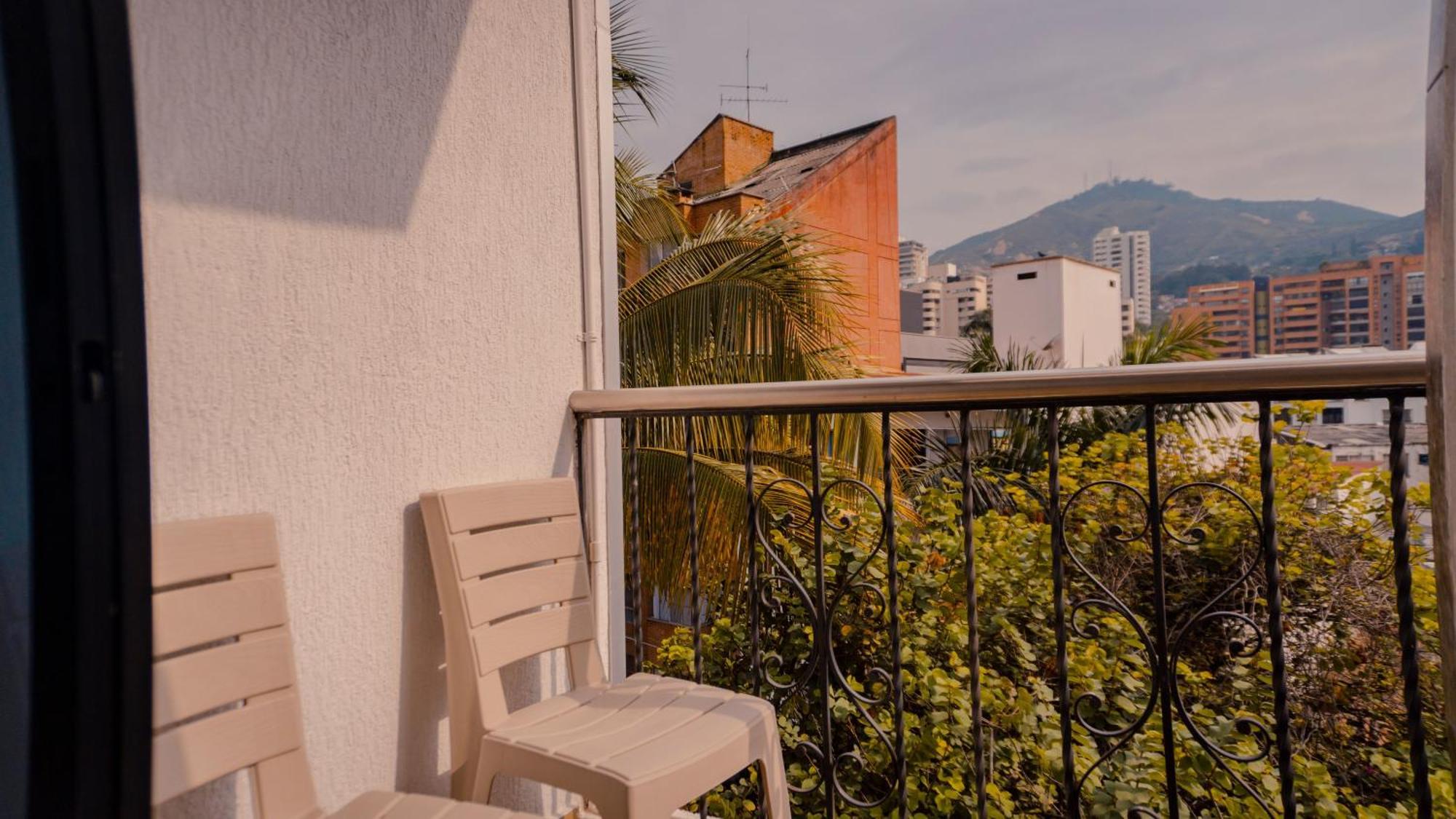 On Apartasuites Cali Bagian luar foto