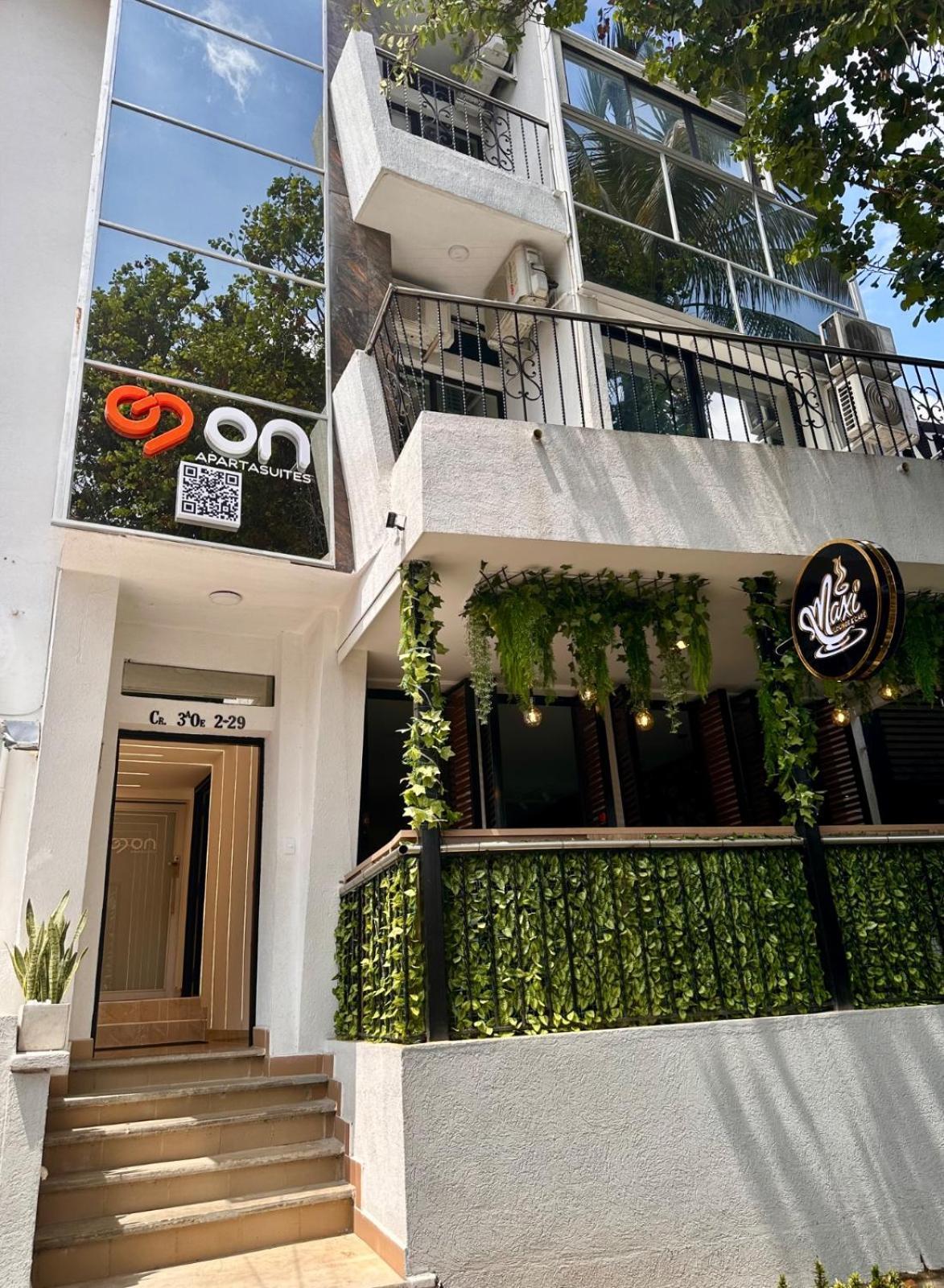 On Apartasuites Cali Bagian luar foto