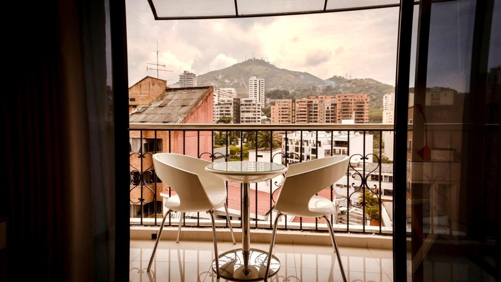 On Apartasuites Cali Bagian luar foto