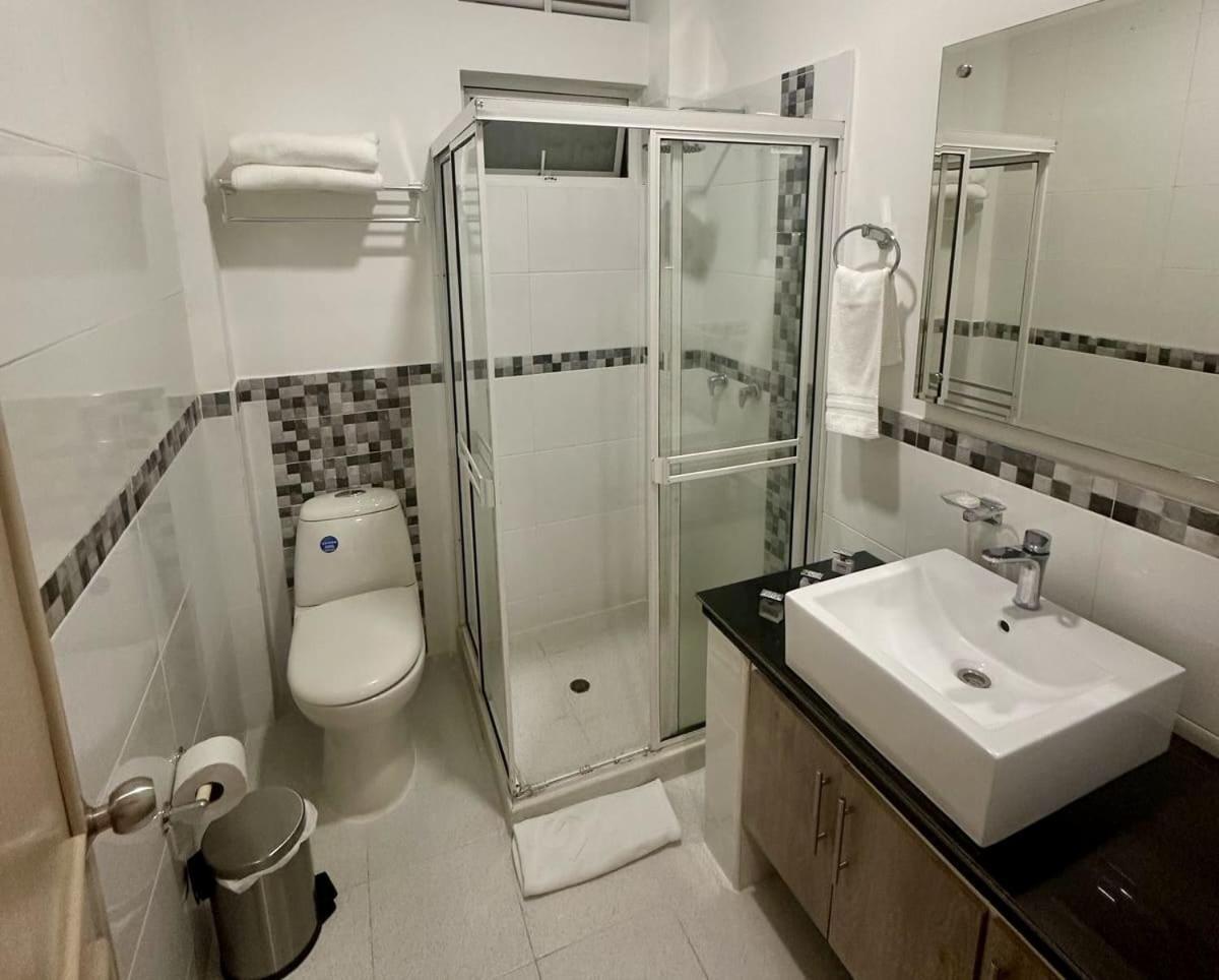 On Apartasuites Cali Bagian luar foto
