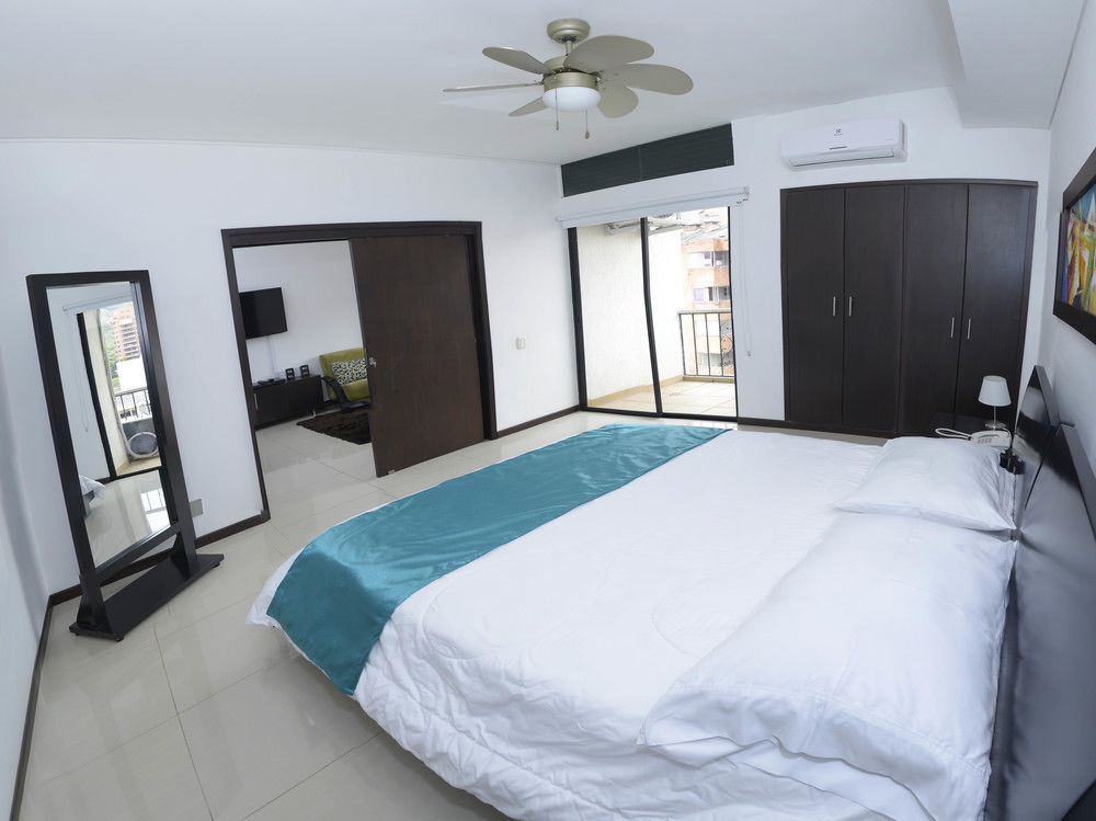 On Apartasuites Cali Bagian luar foto